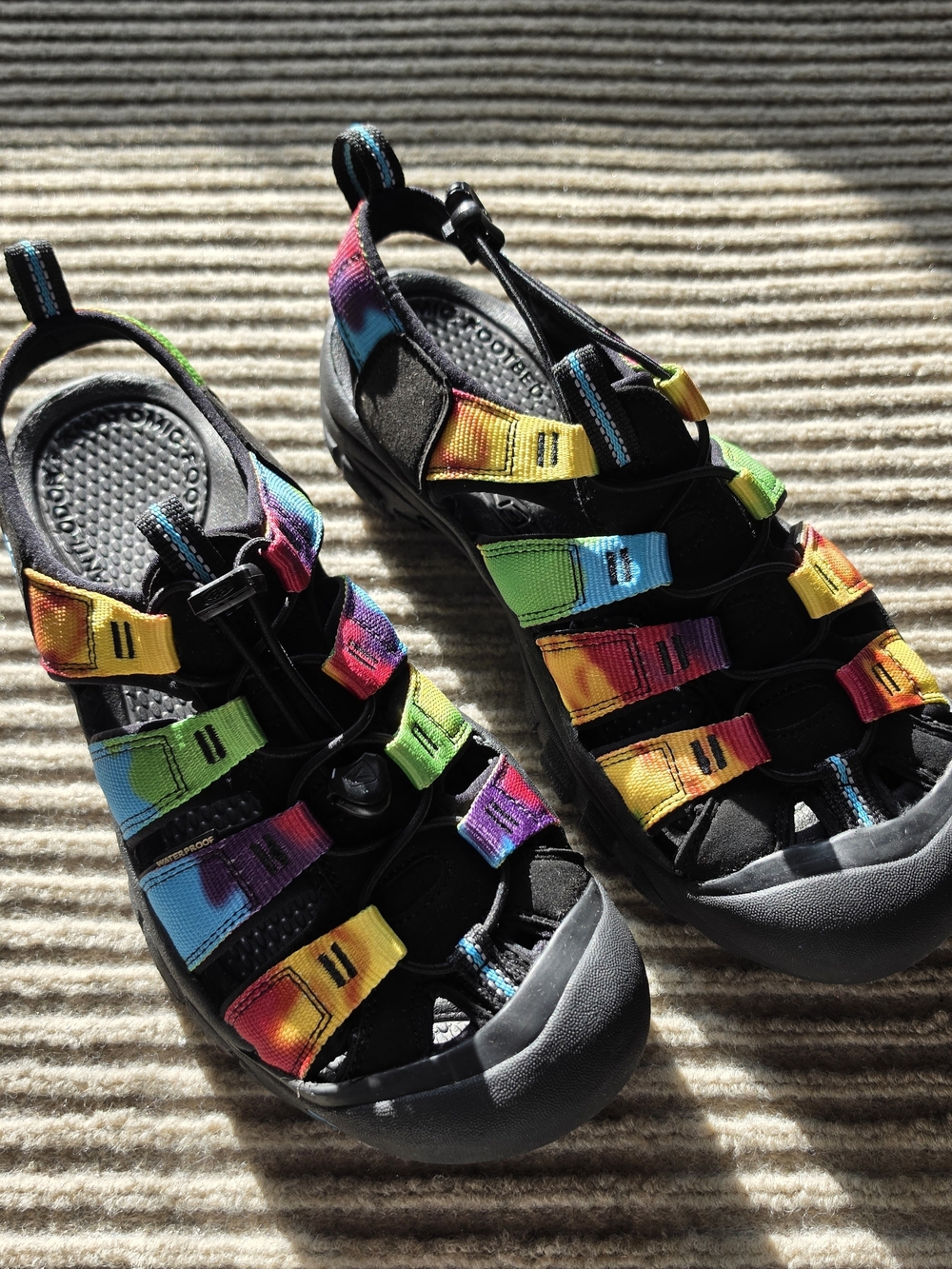 KEEN Newport H2 Retro Men's 9.5 Eu 42.5 Tie Dye Rainbow Water Hiking Sandals